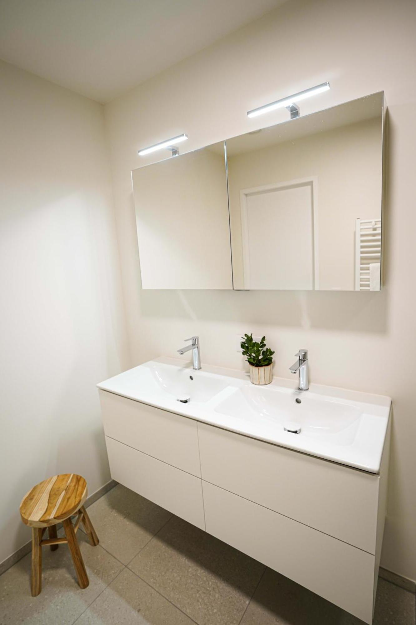 Huswell - Beautiful Apartment With Communal Pool And Gym ออสเทนด์ ภายนอก รูปภาพ